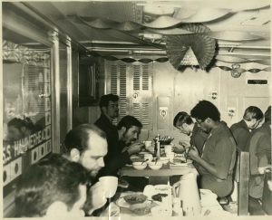 USS_HAMMERHEAD_SSN663_Thanksgiving_Under_the_Polar_Cap.jpg